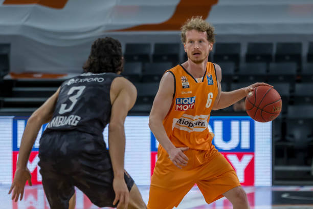 东队长连续 东队长连续