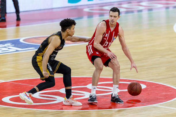 远低于其职 远低于其职