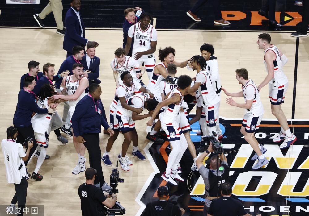 [中超]戴维森前场反抢送助攻 阿齐兹轻松破门.